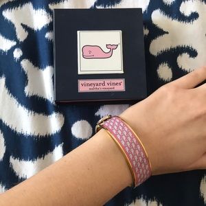 Vineyard Vines clasp bracelet